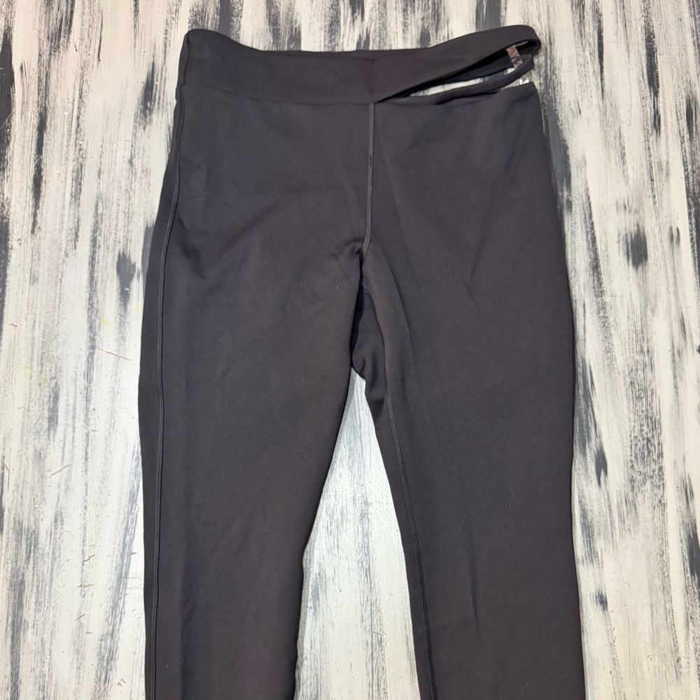 Lululemon Cut-Out Waist High-Rise Train Tight 25" in Black - Picture 11 of 13
